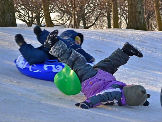 Зимние развлечения: чем опасны для детей